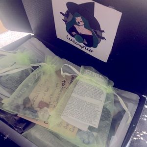 Medium Witchy Essential Box